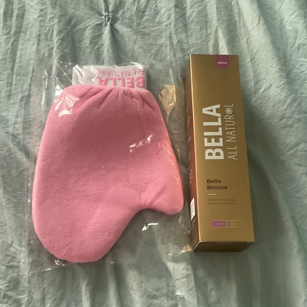 Bella All Natural Bronze Self-Tanning Mitt & Solution - Pink